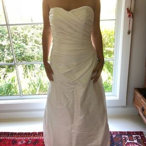 Simple wedding dress great condition